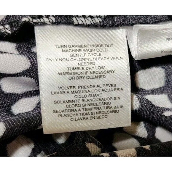 ANNE KLEIN WOMEN'S BLACK & WHITE ,GEOMETRIC PRINT, CAP SLEEVE ,VNECK TOP SIZE L - Picture 5 of 5